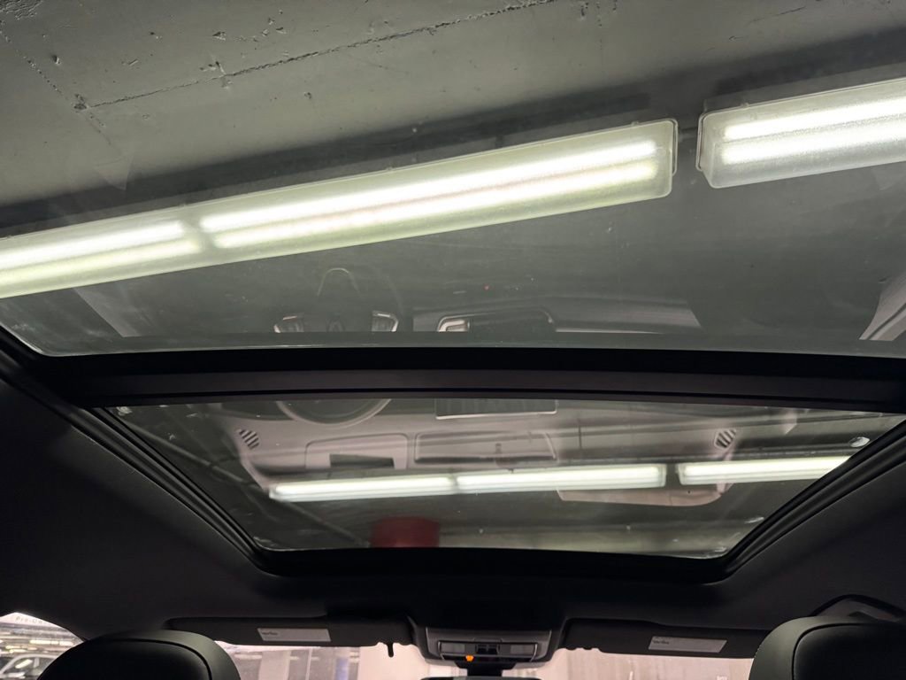 New 2025 Volkswagen Tiguan SE R-Line image 10