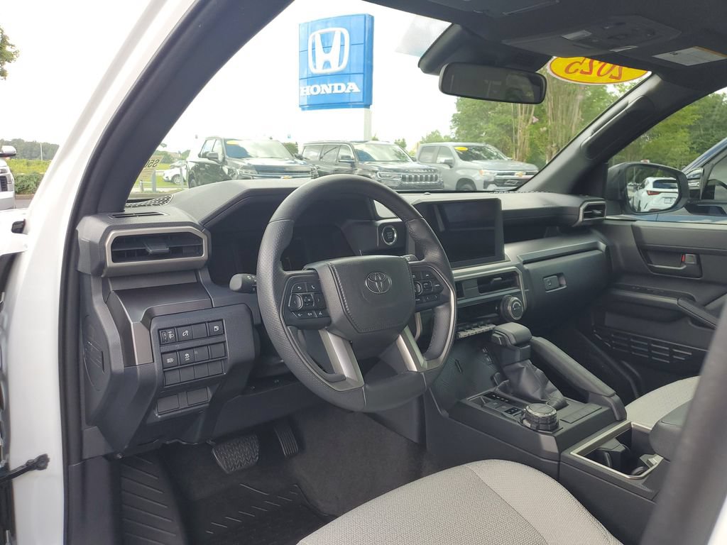 Used 2025 Toyota 4Runner SR5 AWD/4WD image 19