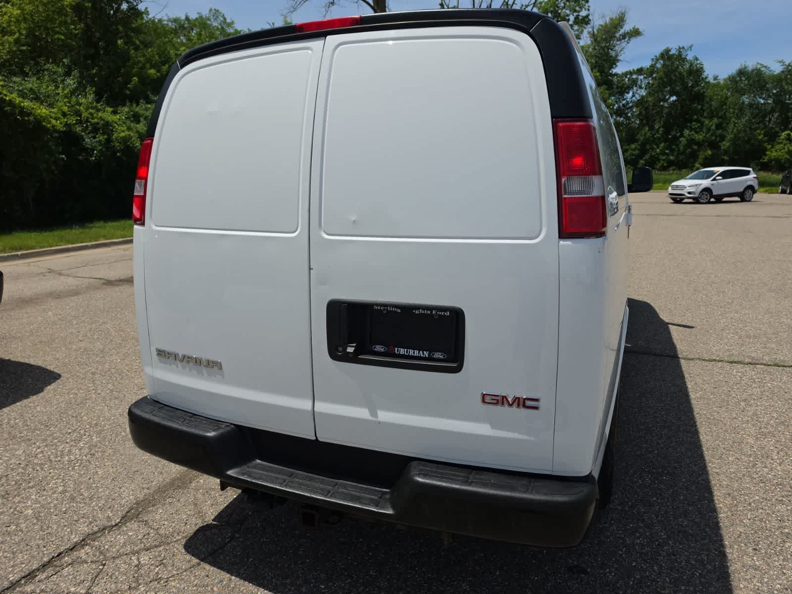 Used 2017 GMC Savana 3500 Extended RWD image 8