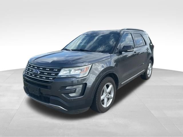Used 2017 Ford Explorer XLT w/ Equipment Group 202A image 7