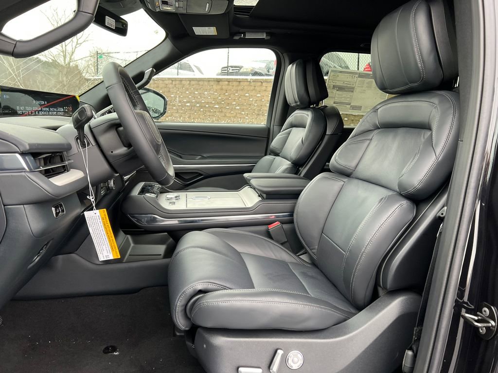 New 2026 Lincoln Navigator L Reserve w/ Jet Appearance Package image 3
