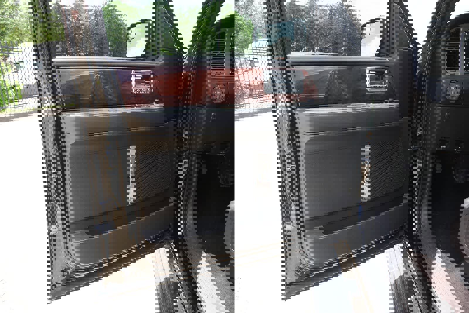 Used 2014 Lincoln Navigator 4WD image 16