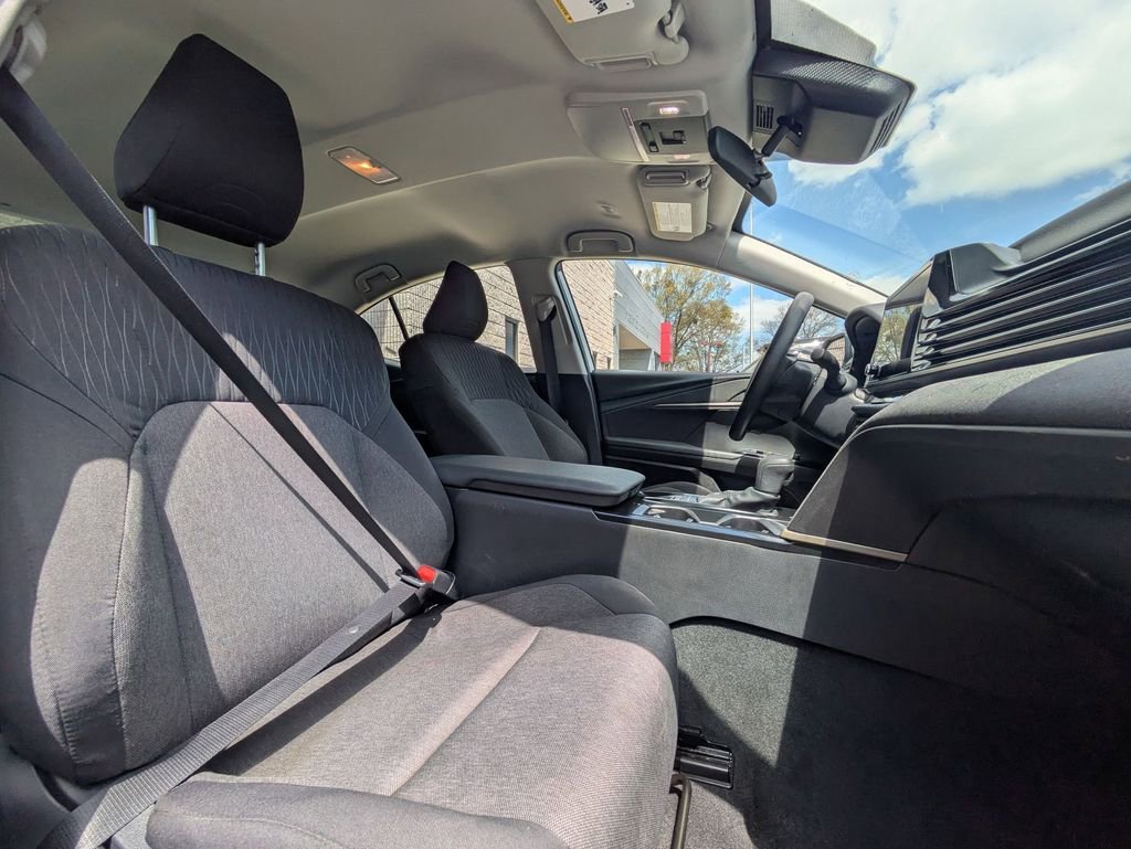 Used 2025 Toyota Camry LE image 30