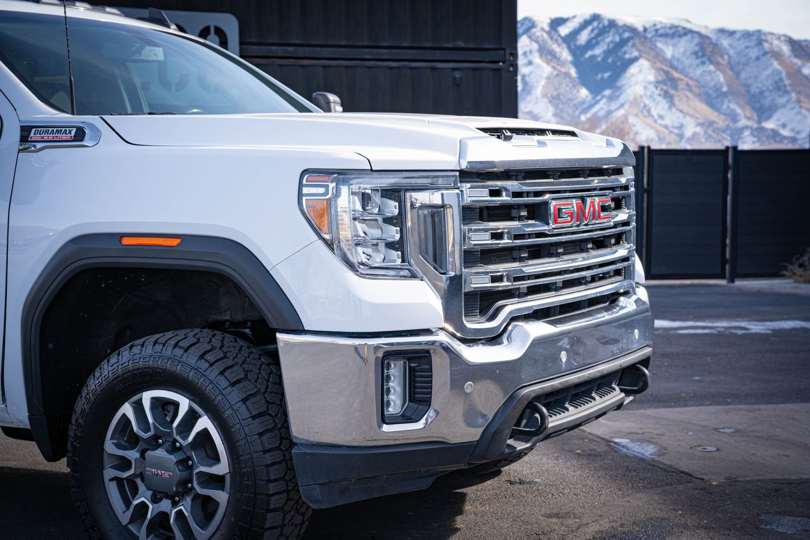 Used 2022 GMC Sierra 3500 SLE w/ SLE Convenience Package AWD/4WD image 3