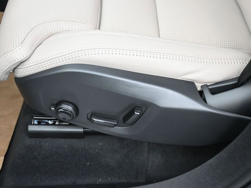 New 2026 Volvo XC90 B6 Ultra w/ Lounge Package image 12