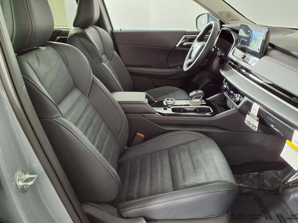 New 2025 Mitsubishi Outlander SE image 9