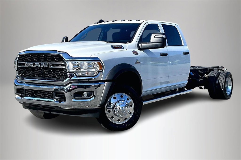 Used 2024 RAM 5500 Tradesman w/ Chrome Appearance Group image 3