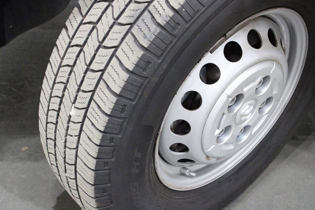 Used 2024 RAM ProMaster 2500 w/ Convenience Group image 33