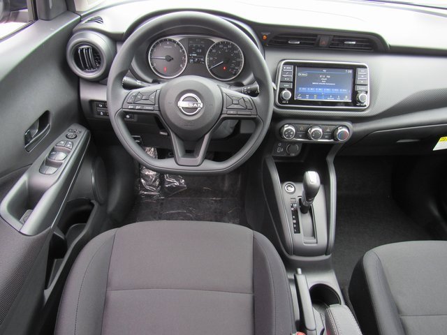New 2025 Nissan Kicks Play S image 10