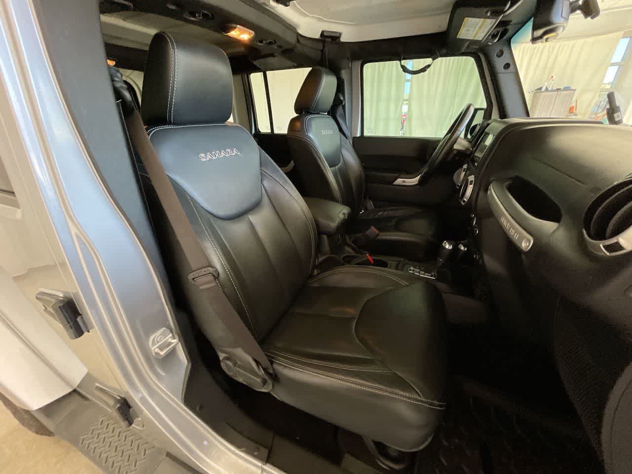 Used 2017 Jeep Wrangler Unlimited Sahara w/ Max Tow Package AWD/4WD image 24