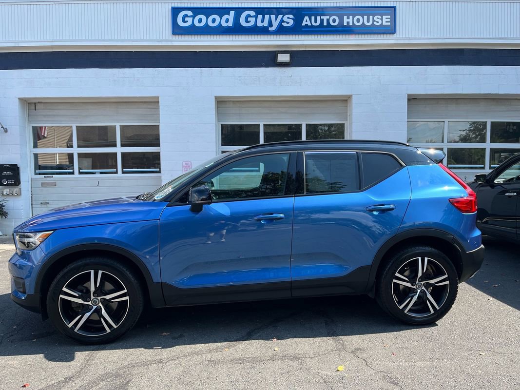 Used 2019 Volvo XC40 T5 R-Design image 1