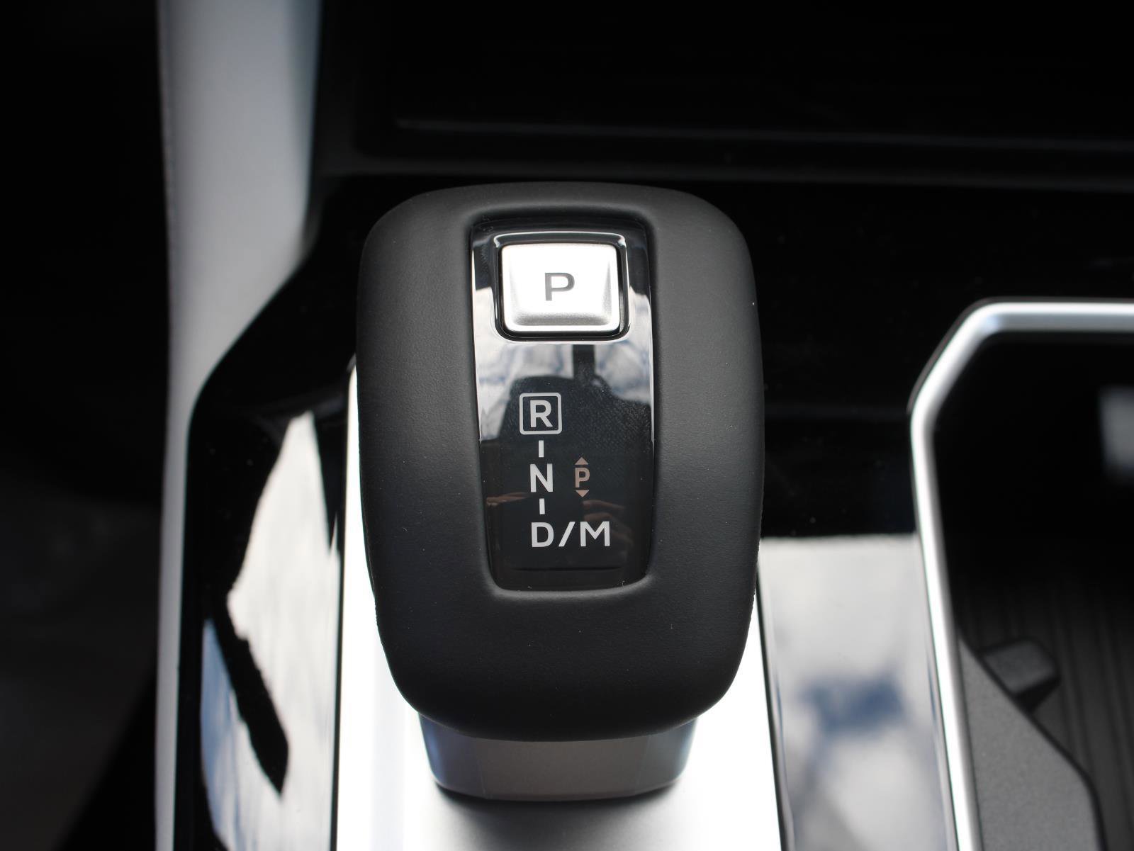 New 2025 Mitsubishi Outlander SE image 24