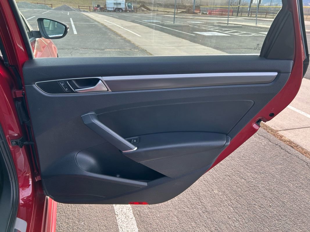 Used 2016 Volkswagen Passat 1.8T R-Line image 20