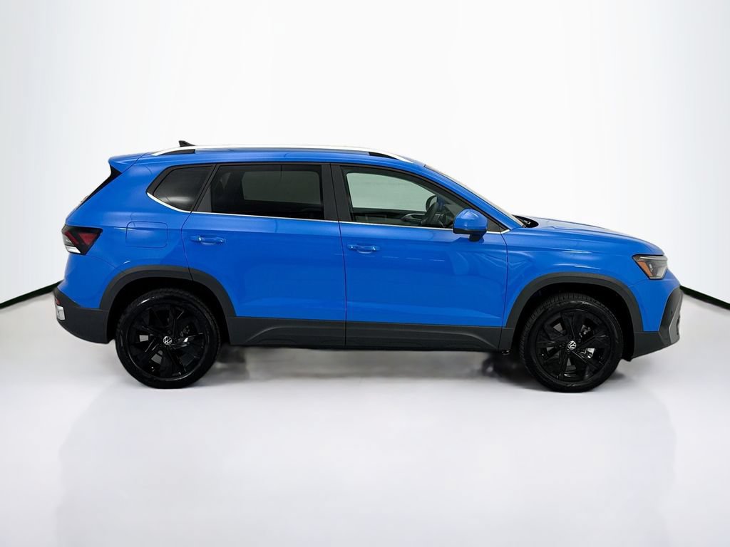 New 2026 Volkswagen Taos SE FWD image 4
