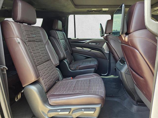 Used 2022 Cadillac Escalade ESV Sport Platinum w/ LPO, ONYX Package AWD/4WD image 22