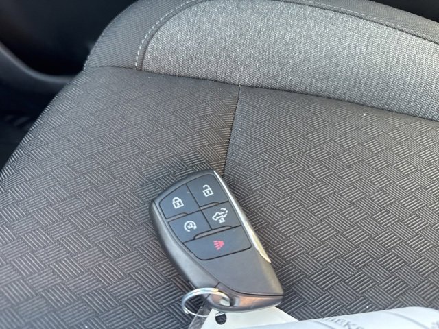 Used 2025 Chevrolet Silverado 1500 Custom image 5