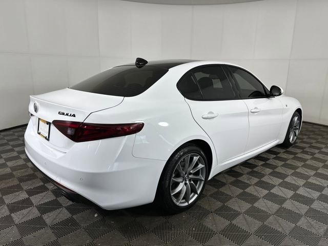 Used 2022 Alfa Romeo Giulia Ti image 3