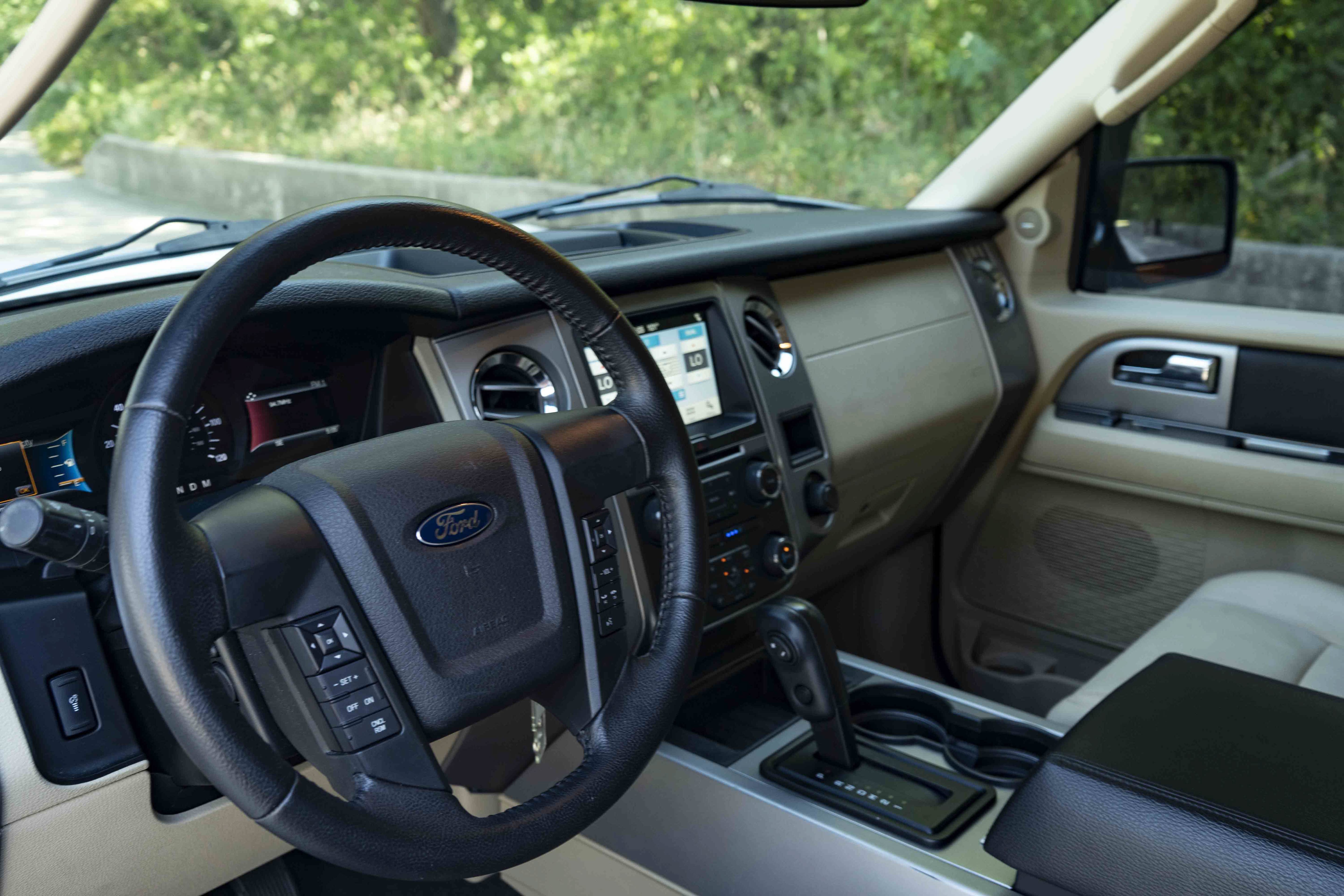 Used 2016 Ford Expedition EL XLT w/ Equipment Group 202A RWD image 16