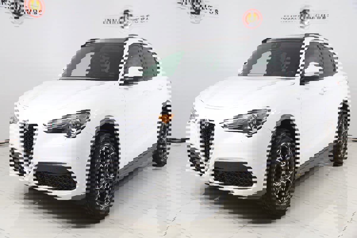 Used 2023 Alfa Romeo Stelvio Ti image 5