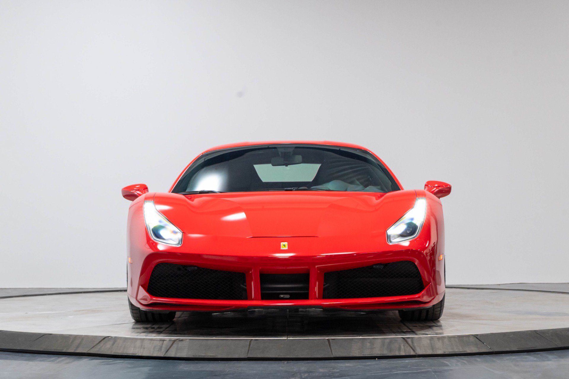 Used 2018 Ferrari 488 GTB RWD image 48