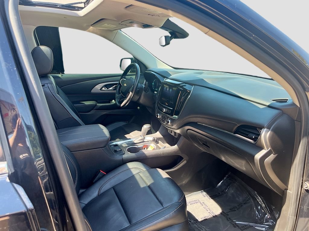 Used 2020 Chevrolet Traverse LT w/ LT Premium Package AWD/4WD image 32