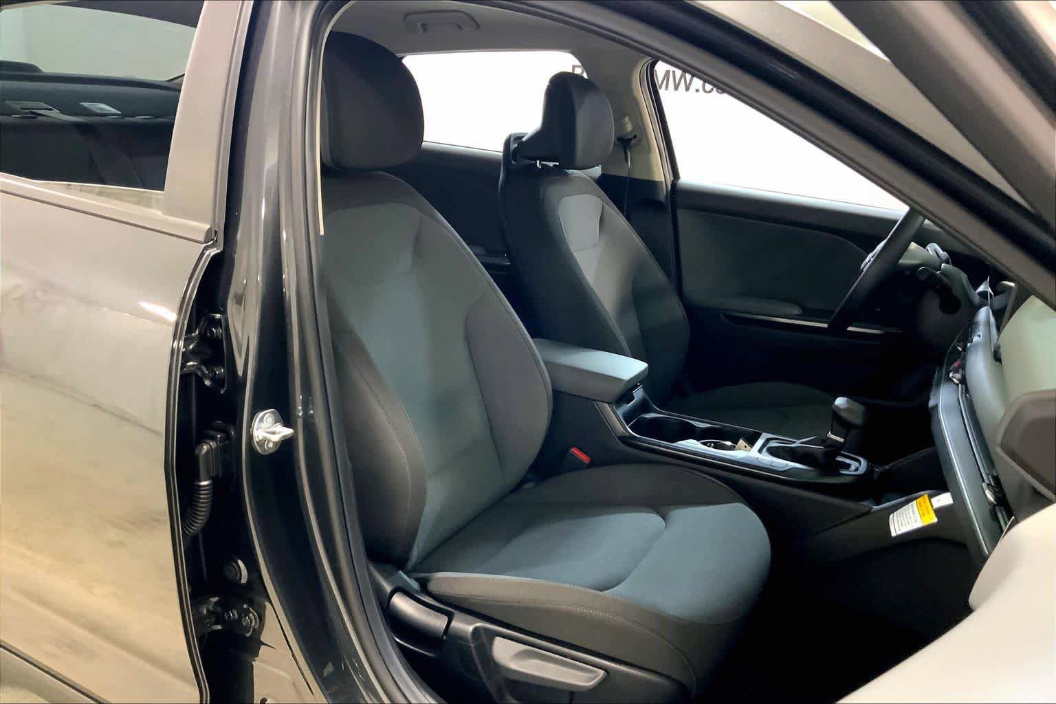 Used 2025 Kia K4 LXS image 8