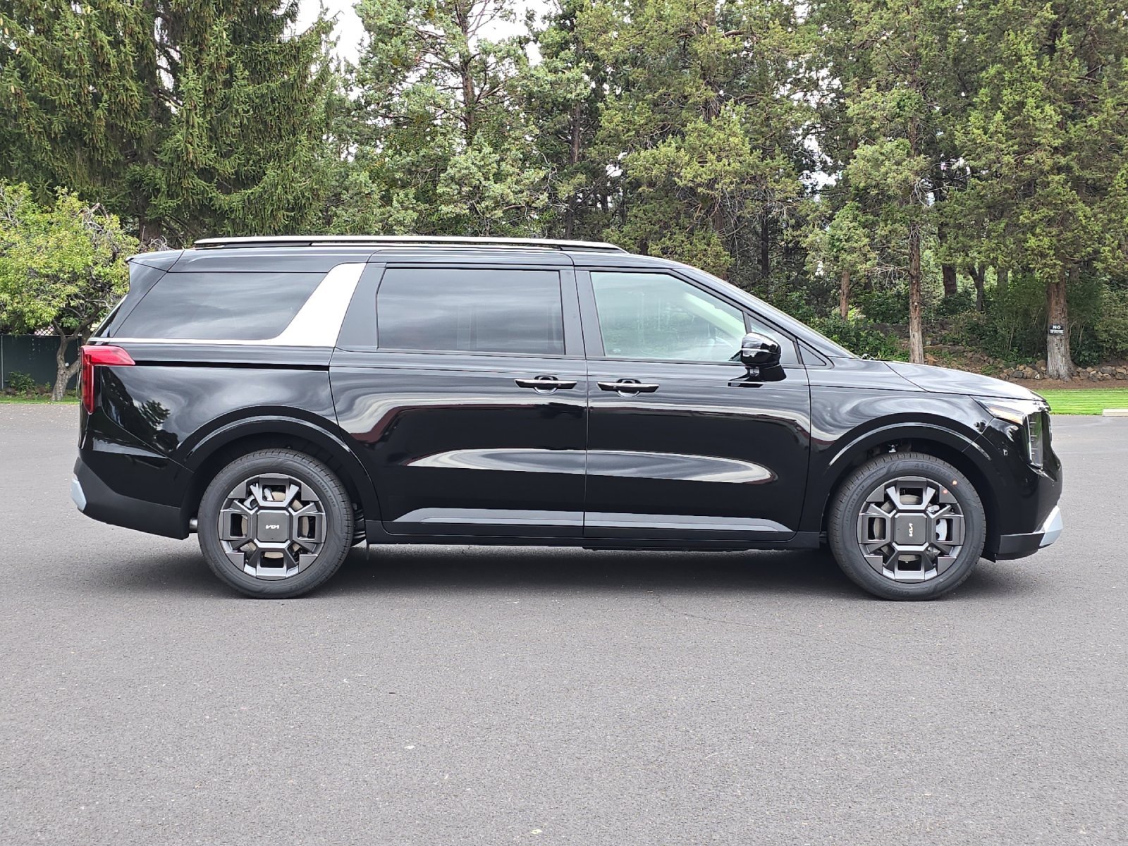 New 2026 Kia Carnival EX image 3