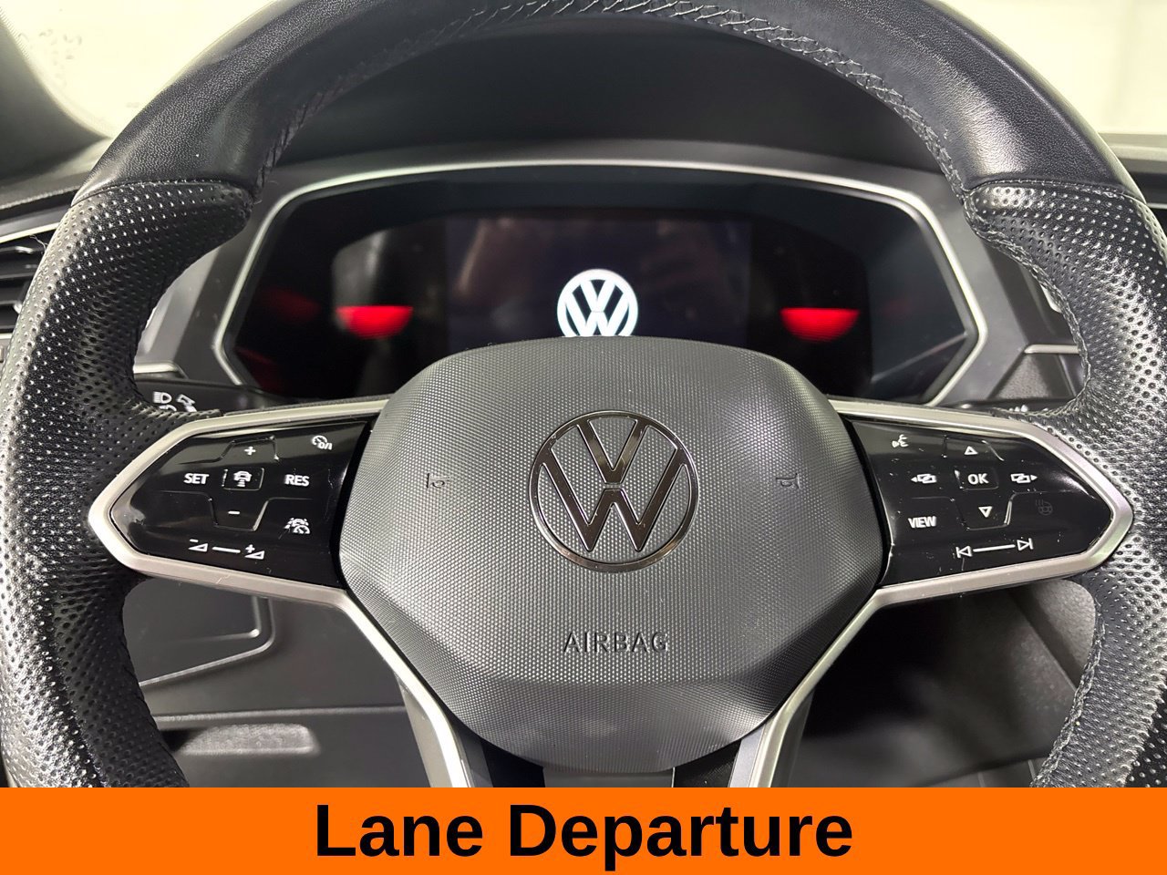 Used 2024 Volkswagen Tiguan SE R-Line AWD/4WD image 15