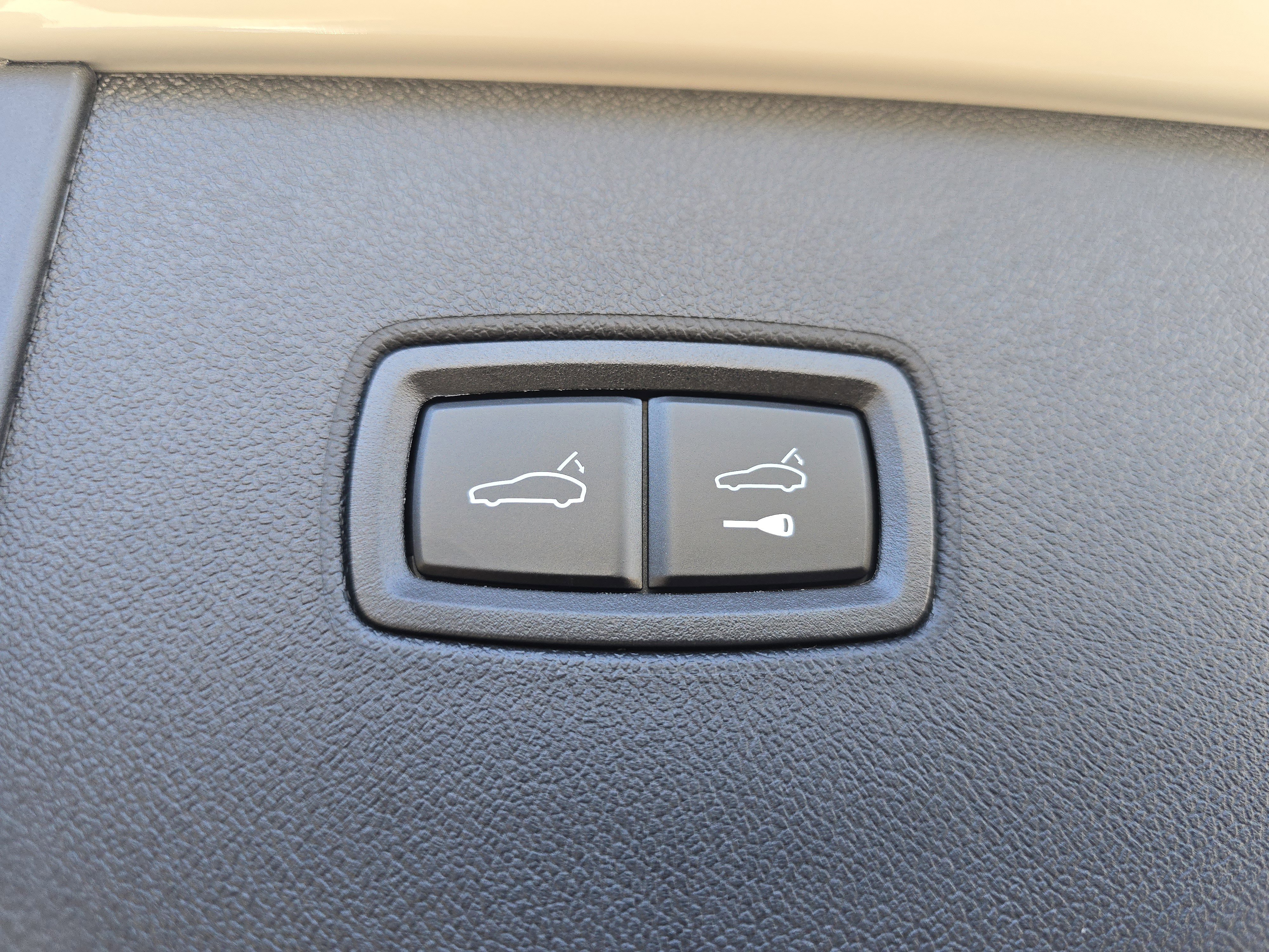 New 2026 Porsche Cayenne Turbo image 16