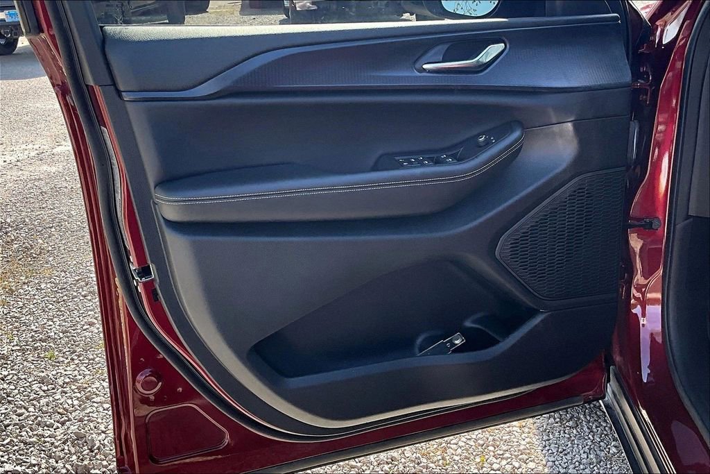 Used 2024 Jeep Grand Cherokee L Laredo w/ Luxury Tech Group I image 20