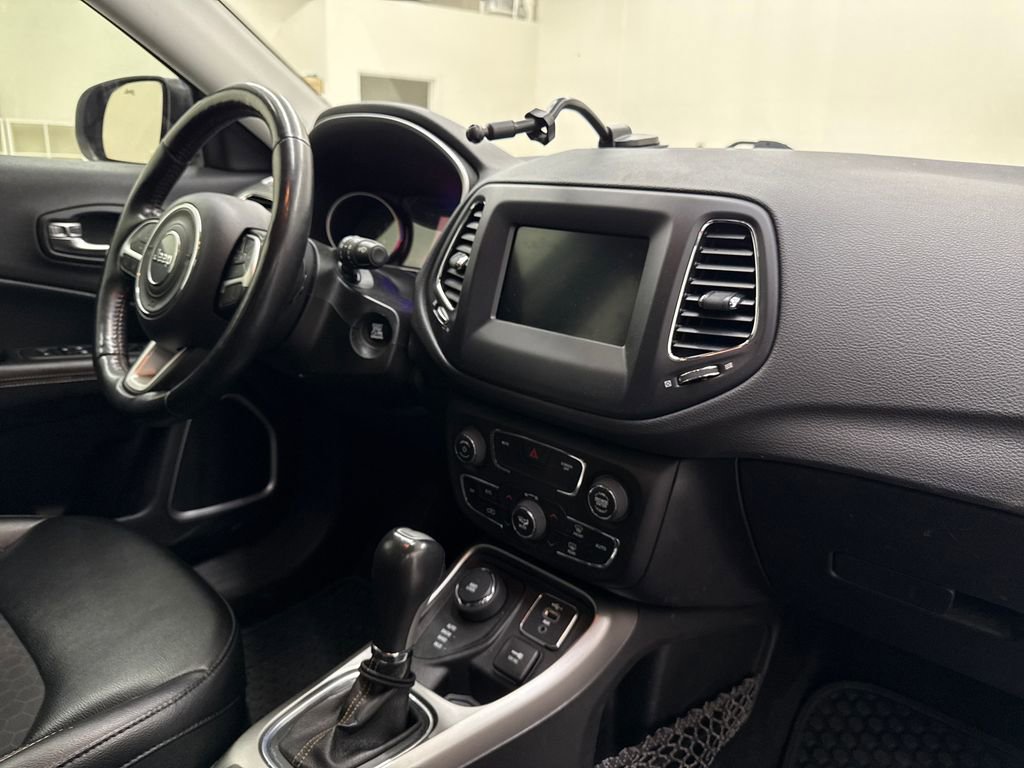 Used 2020 Jeep Compass Latitude w/ Cold Weather Group AWD/4WD image 23