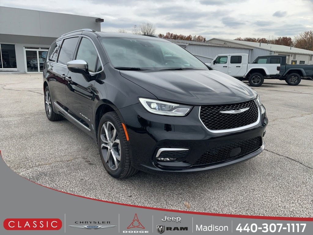 Used 2026 Chrysler Pacifica Pinnacle image 1