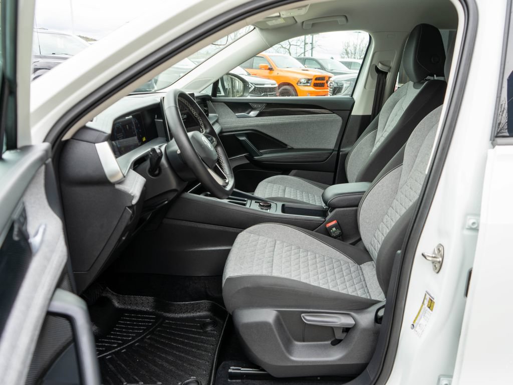 Used 2025 Volkswagen Tiguan S AWD/4WD image 12