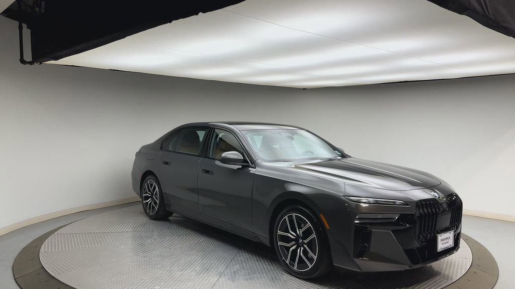 Used 2024 BMW 760i xDrive w/ Executive Package AWD/4WD image 8