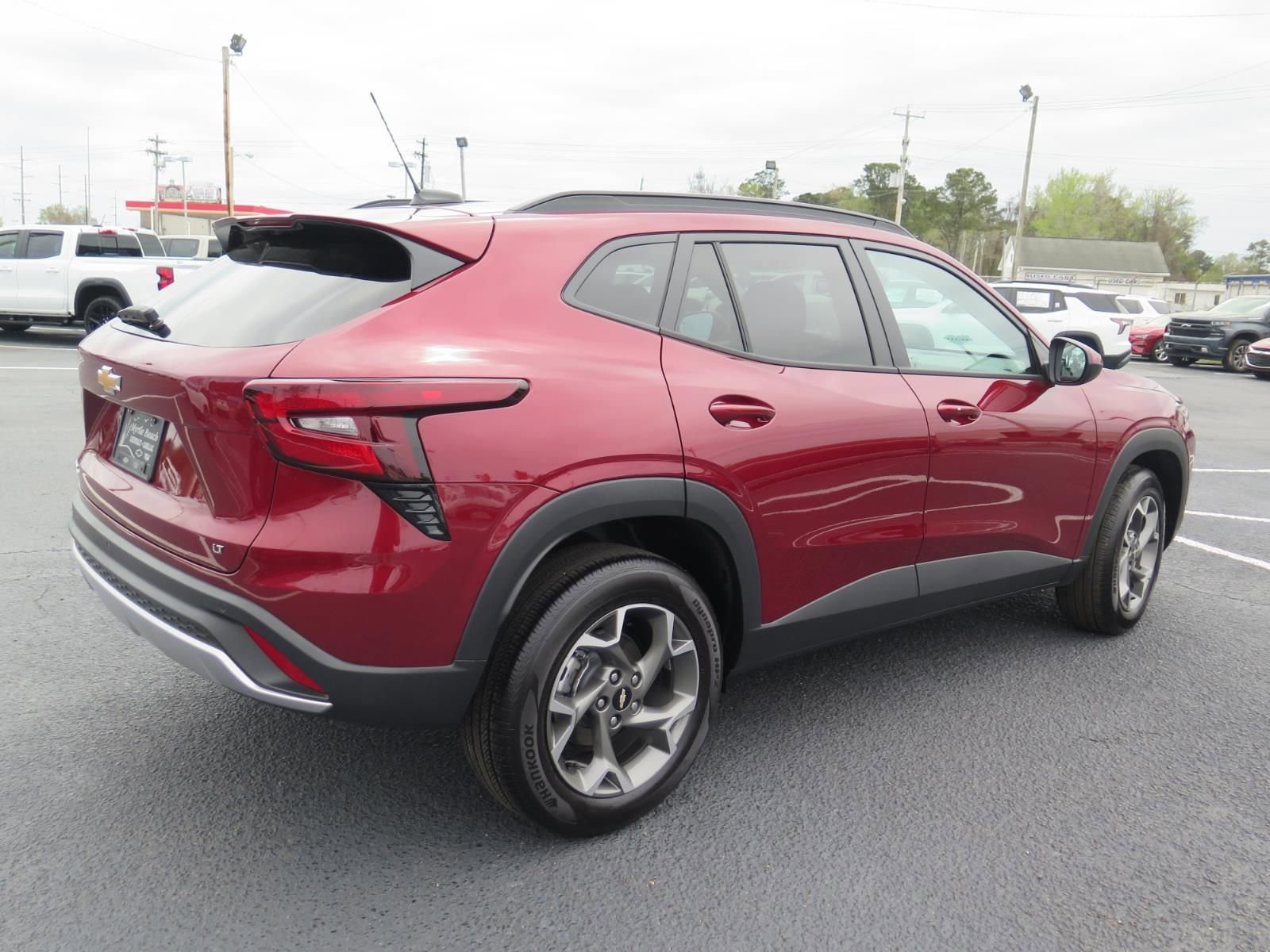 Used 2025 Chevrolet Trax LT w/ Driver Confidence Package image 3