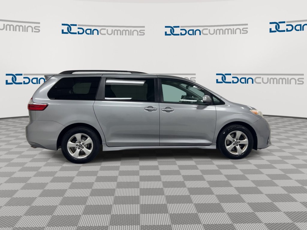 Used 2018 Toyota Sienna LE FWD image 9