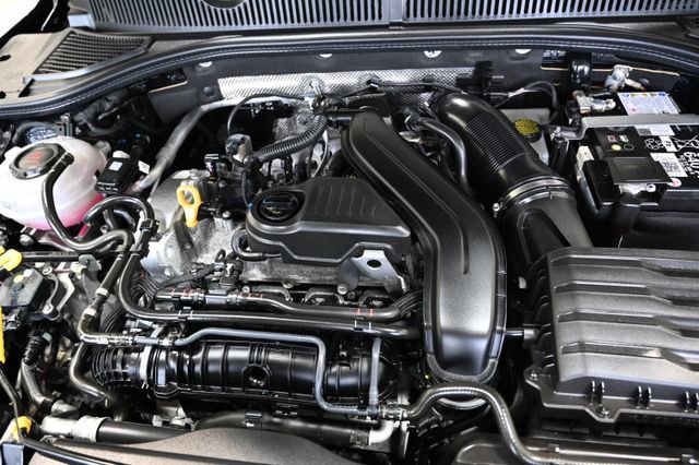 Used 2025 Volkswagen Jetta Sport image 29