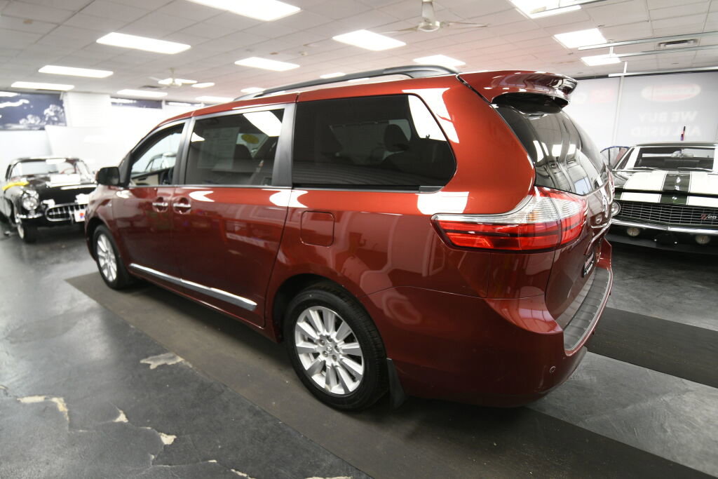 Used 2017 Toyota Sienna XLE w/ XLE Navigation Package AWD/4WD image 6