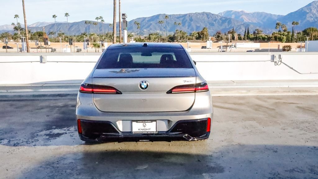 Used 2025 BMW 740i 740i w/ Premium Package image 4