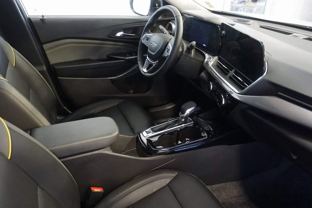 Used 2025 Chevrolet Trax ACTIV w/ Sunroof Package image 27