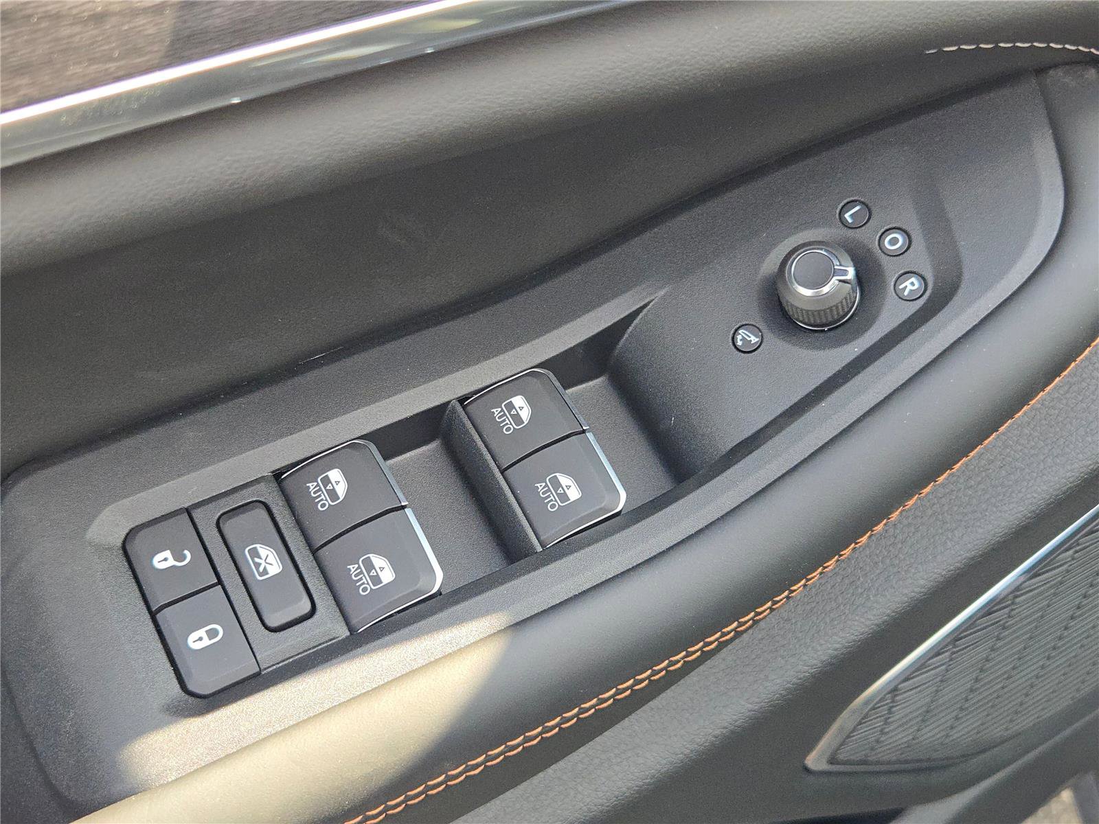 New 2025 Jeep Grand Cherokee Overland w/ Trailer Tow Package image 23