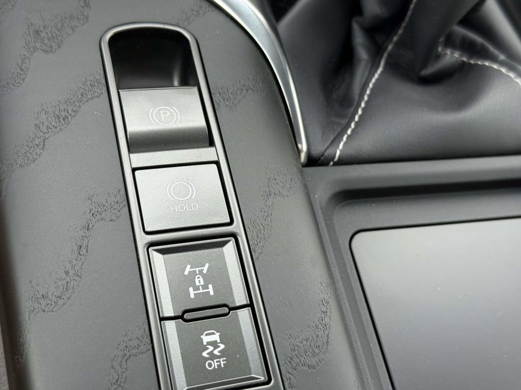 Used 2026 Lexus LX 600 4WD w/ Accessory Package (2T) image 24