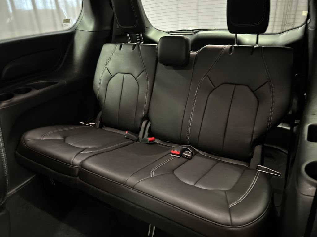 New 2027 Chrysler Pacifica Select FWD image 22