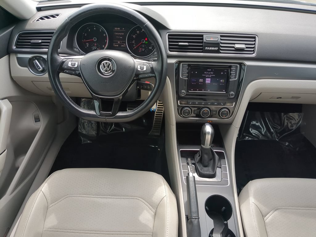 Used 2018 Volkswagen Passat 2.0T R-Line w/ R-Line Lighting Package FWD image 14