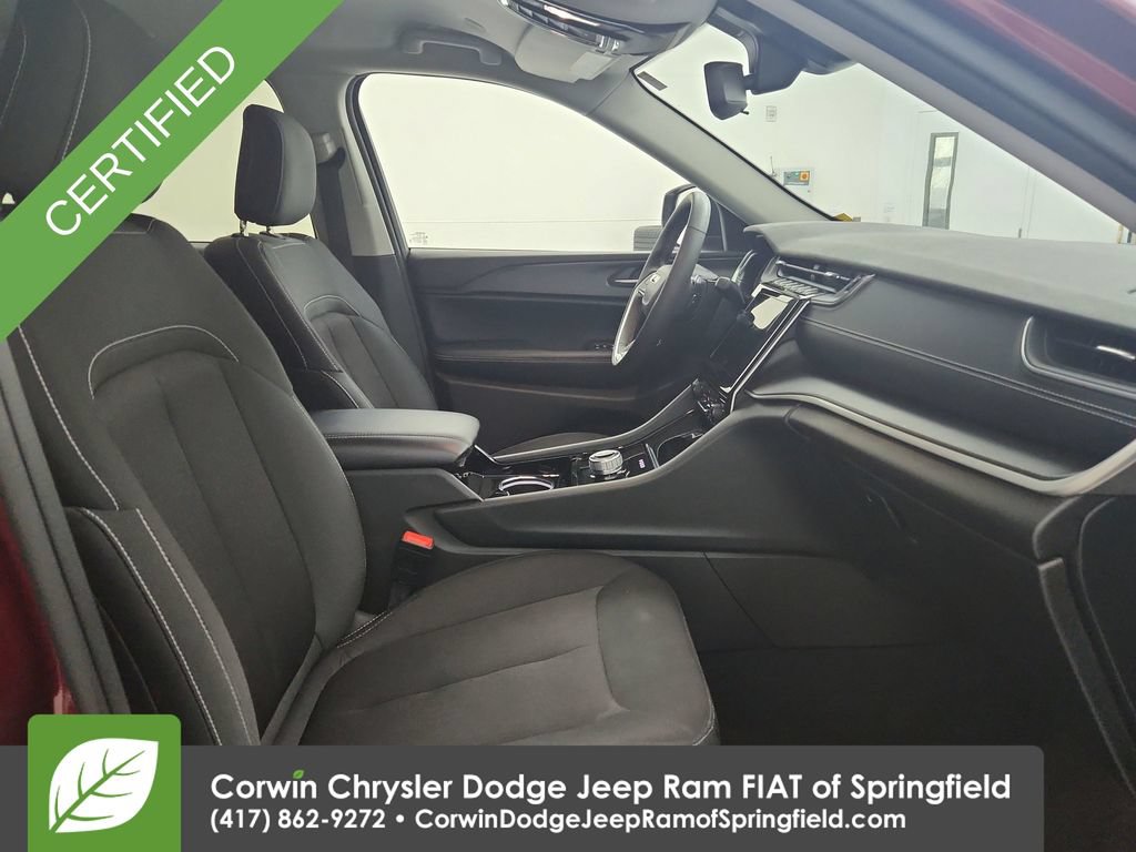 Used 2023 Jeep Grand Cherokee Laredo w/ Luxury Tech Group I AWD/4WD image 30