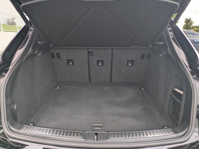 Used 2023 Porsche Macan AWD/4WD image 13