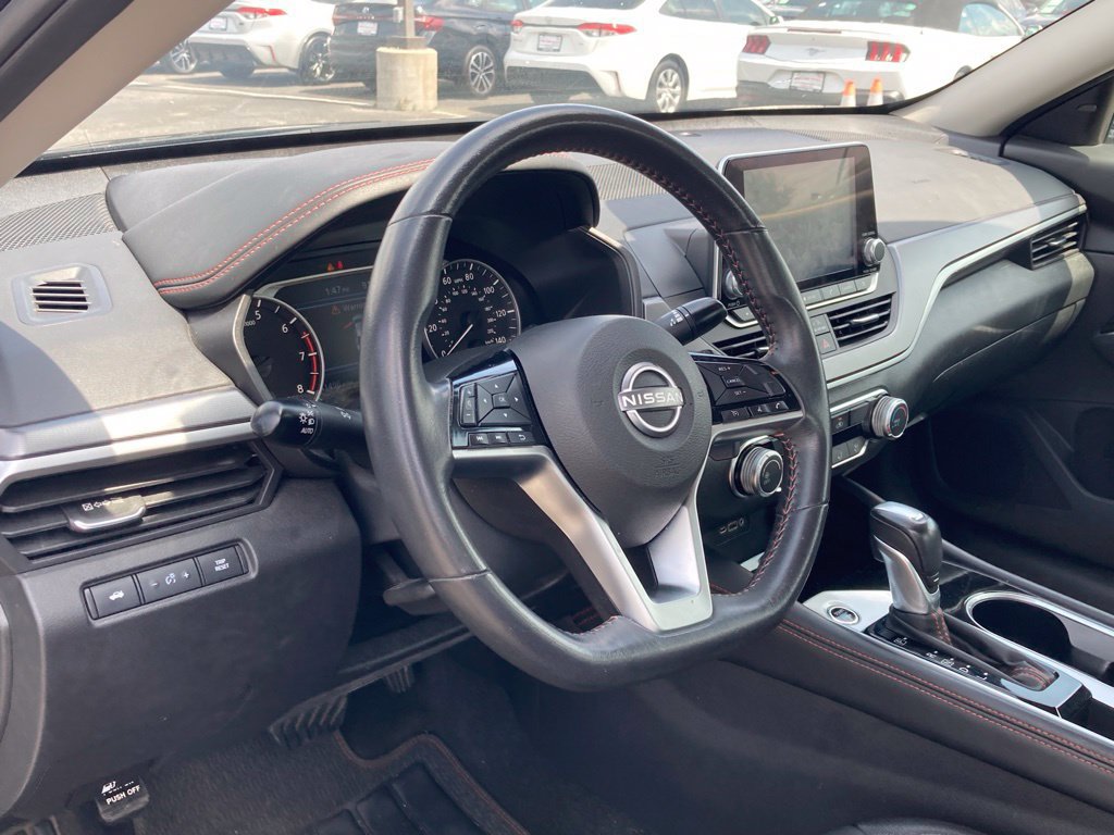 Used 2025 Nissan Altima 2.5 SR FWD image 9
