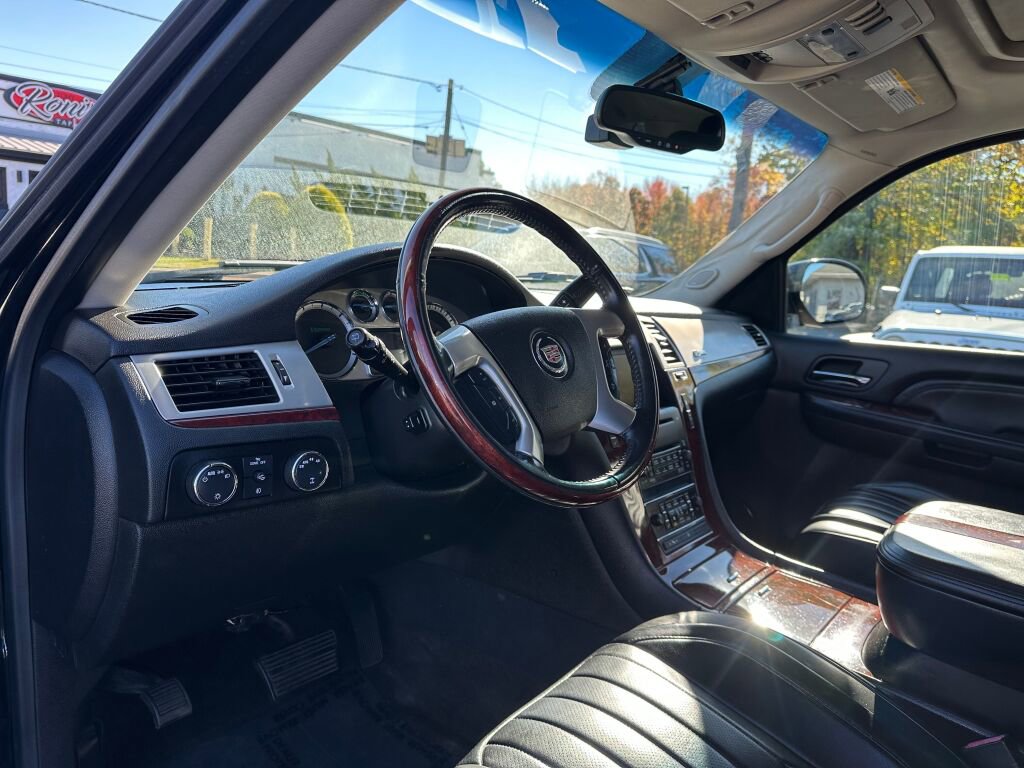 Used 2009 Cadillac Escalade 4WD Hybrid image 12