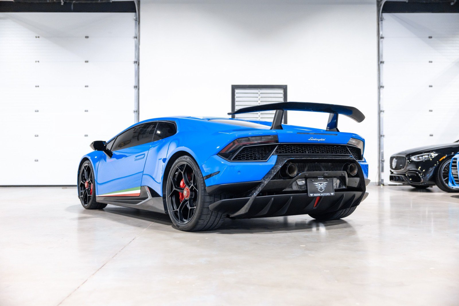 Used 2018 Lamborghini Huracan Performante AWD/4WD image 6