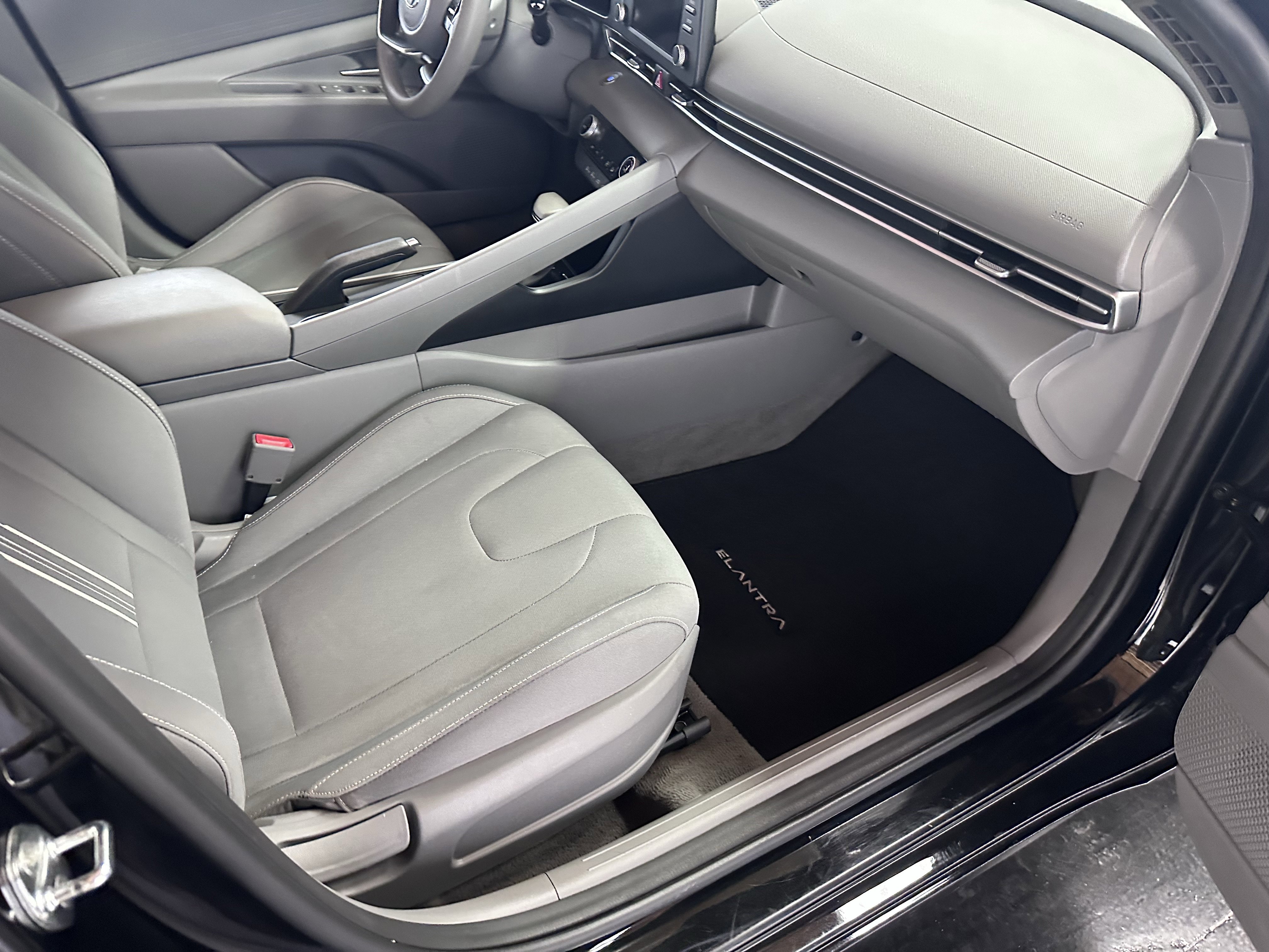 Used 2021 Hyundai Elantra SEL image 33